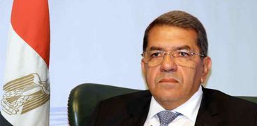 عمرو الجارحى، وزير المالية