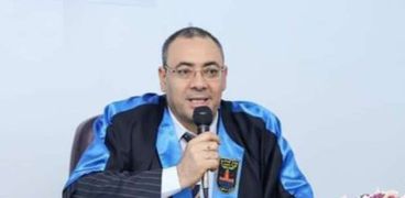 الدكتور علي مجاهد القائم بأعمال عميد كلية التجارة بجامعة كفر الشيخ