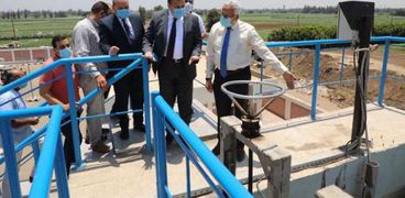 محافظ المنوفية يتفقد مشروع محطة معالجة الصرف الصحي وموقف الشهداء