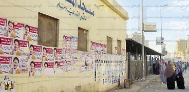 الدعاية الانتخابية مستمرة على جدران المساجد