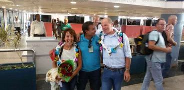 بالصور| ملياردير هولندي يحتفل بعيد زواجه داخل مطار مرسى علم