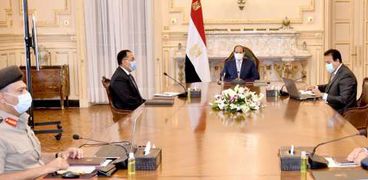 اجتماع الرئيس عبدالفتاح السيسي مع رئيس الوزراء و وزير التعليم العالي