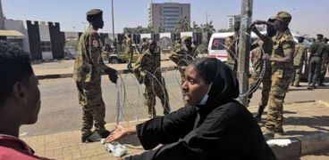 متظاهرون يهاجمون مقرين لجهاز الأمن والمخابرات في شرق السودان