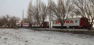 قافلة مساعدات أرمينية تعبر منفذ أليكان إلى جنوب تركيا