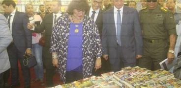 وزير الثقافة ومحافظ كفر الشيخ يتفقدان أجنحة معرض الكتاب بدسوق