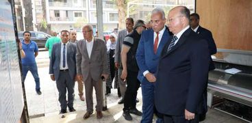 محافظ القاهرة يتابع أسعار السلع