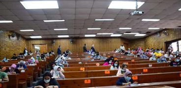امتحانات الفصل الدراسي الثاني في جامعة الإسكندرية