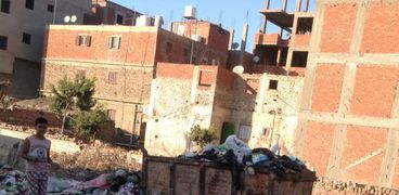 بالصور | أكوام القمامة بكفر الشيخ تواجه "حلوة يا بلدي" في أول أيامها