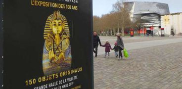 شوارع باريس تتزين بلافتات توت عنخ آمون