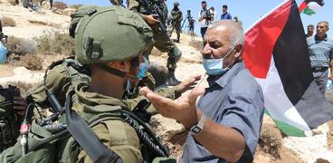 الاحتلال الإسرائيلي يعتدي على مواطن فلسطيني