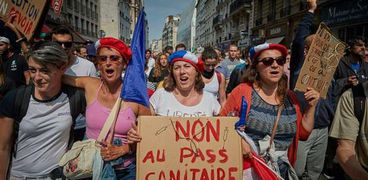 الاحتجاجات الفرنسية ضد الشهادة الصحية اللازمة لدخول المطاعم والمسارح والحفلات