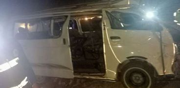 حادث انقلاب سيارة ميكروباص على طريق أسيوط الغربي