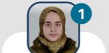 فاطمة محمد.. الأولى على الثانوية العامة شعبة علمي علوم