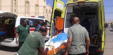 وصول 10 عمال مصريين مصابين بحروق من ليبيا إلى منفذ السلوم