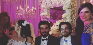 عمر خورشيد وزوجته في حفل زفاف حنان مطاوع