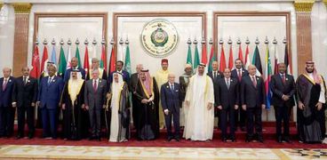 خبراء عن البيان الختامي للقمة العربية: مُرضي وينقصه التنفيذ