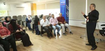 تدريب العاملين في كفر الشيخ على لغة الإشارة