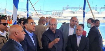 رئيس الوزراء ووزير النقل في ميناء الدخيلة