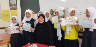 طالبات معهد فتيات مطروح بعد تحقيق المركز الاول بالمبادرة