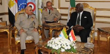 رئيس سيراليون يلتقي وزير الدفاع
