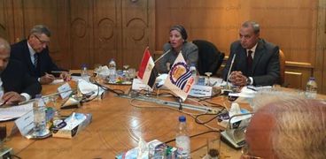 وزيرة البيئة: هناك خطة للتخلص من صرف مصانع السكر في نهر النيل