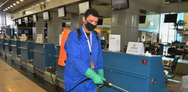 إجراءات تطهير المطارات ضد فيروس كورونا - أرشيفية