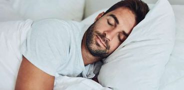 دراسة تحذر من النوم لأقل من 6 ساعات: يسبب بتصلب الشرايين