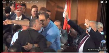 بالفيديو| شتائم و "هرج ومرج" فى اجتماع "الأهرام": "٤ تييييت"