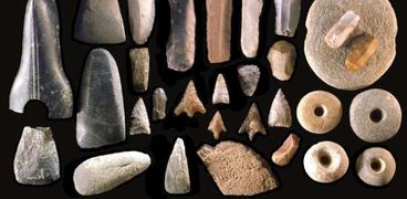 أدوات حجرية