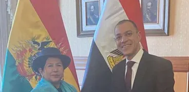 السفير المصري في بوليفيا مع وزيرة الخارجية البوليفية