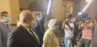 وزيرة الصحة تتابع تلقي العاملين وطلاب جامعة القاهرة لقاح كورونا (صور)