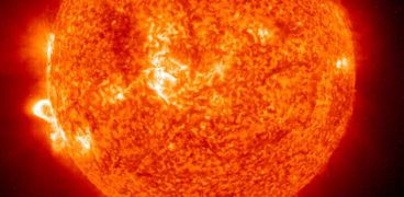 نجم عملاق يزن 11 مرة لكتلة الشمس