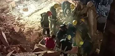 استخراج جثمان ضحية عقار الدخيلة بالإسكندرية