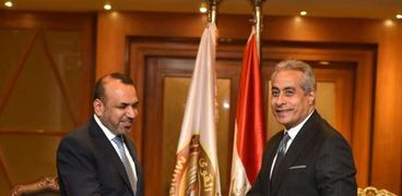 وزير القوى العاملة أثناء لقائه نظيره العراقي