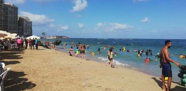 تحذيرات من السباحة في شواطئ غرب الإسكندرية