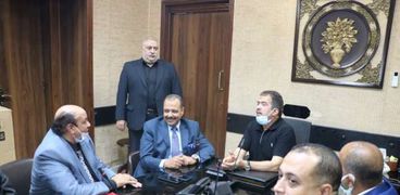 اجتماع رئيس مجلس إدارة شركة جنوب القاهرة لتوزيع الكهرباء مع رئيس النقابة العامة للعاملين بالمرافق