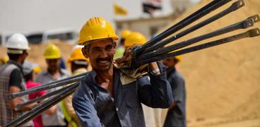 الحكومة تضع حدا أدنى لأجور العاملين في القطاع الخاص المصري
