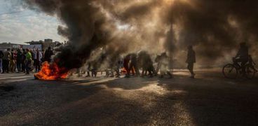 اشتباكات بين محتجين والأمن العراقي بكربلاء