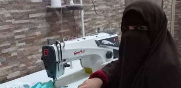سيب التركي واشتري الفيومي «نورا» تتربع على عرش صناعة الملايات بالفيوم