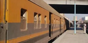 احد قطار السكك الحديدية