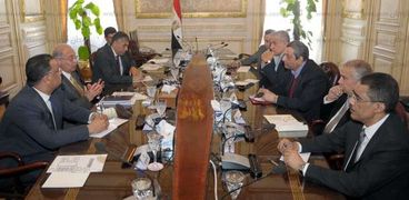 لقاء رئيس الوزراء مع روساء التحرير والكتاب