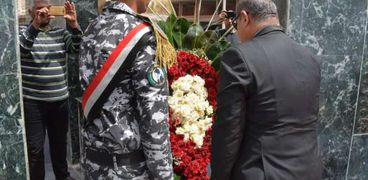 محافظ الغربية يضع إكليل الزهور على النصب التذكاري في ذكرى تحرير سيناء