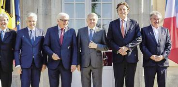 وزراء خارجية الدول الست المؤسسة للاتحاد الأوروبى عقب اجتماعهم فى برلين  «أ.ف.ب»