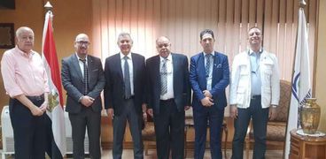 أعضاء الوفد الجزائري خلال الاجتماع