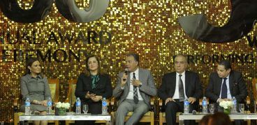 5 وزراء على مائدة قمة «مصر للأفضل» العام الماضى