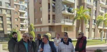 وزير الإسكان خلال جولة تفقدية لمشروعات مدينة السادات