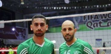 لاعبا كرة الطائرة الفلسطينية حسن زعيتر وإبراهيم قصيعة