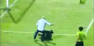 حسام حسن يتعدى على رقيب شرطة في مباراة المصري والمحلة