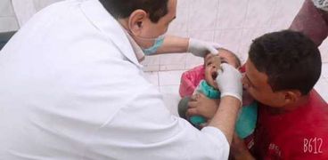 قوافل المبادرة توقع الكشف الطبى على الأطفال والأهالى فى الشرقية