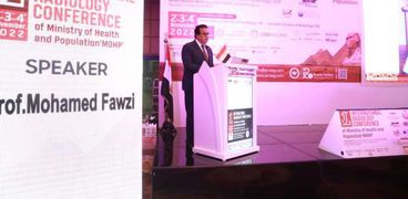 الدكتور خالد عبدالغفار خلال المؤتمر